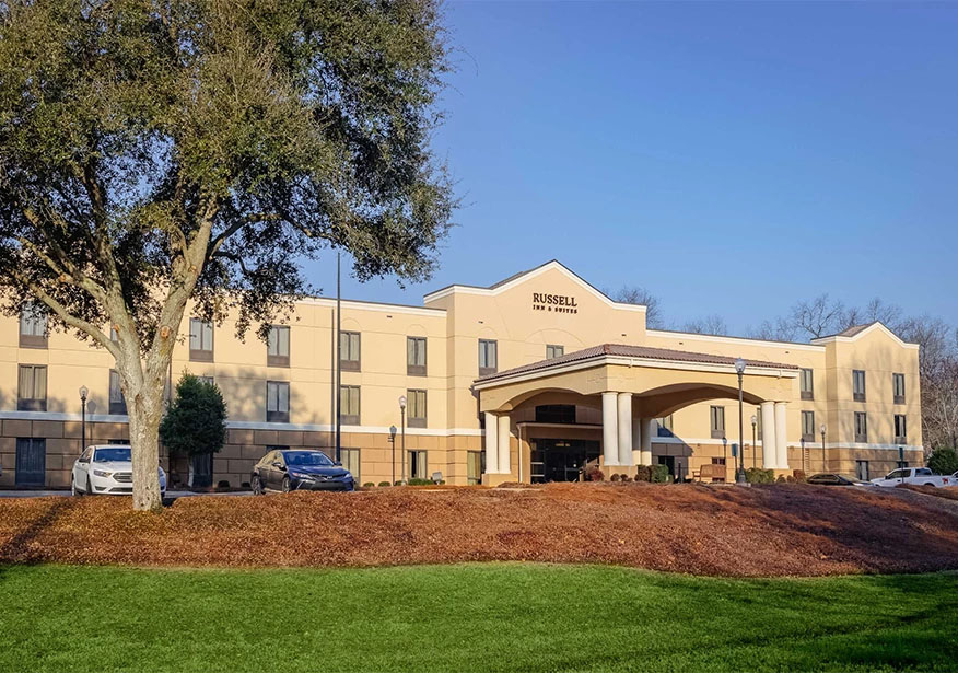 Russell Inn & Suites